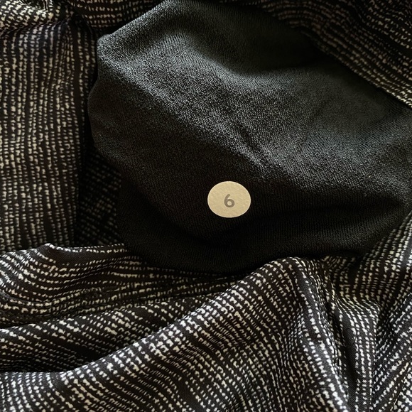 Lululemon Black & White Jogger Pants Sz 6 - Picture 13 of 15